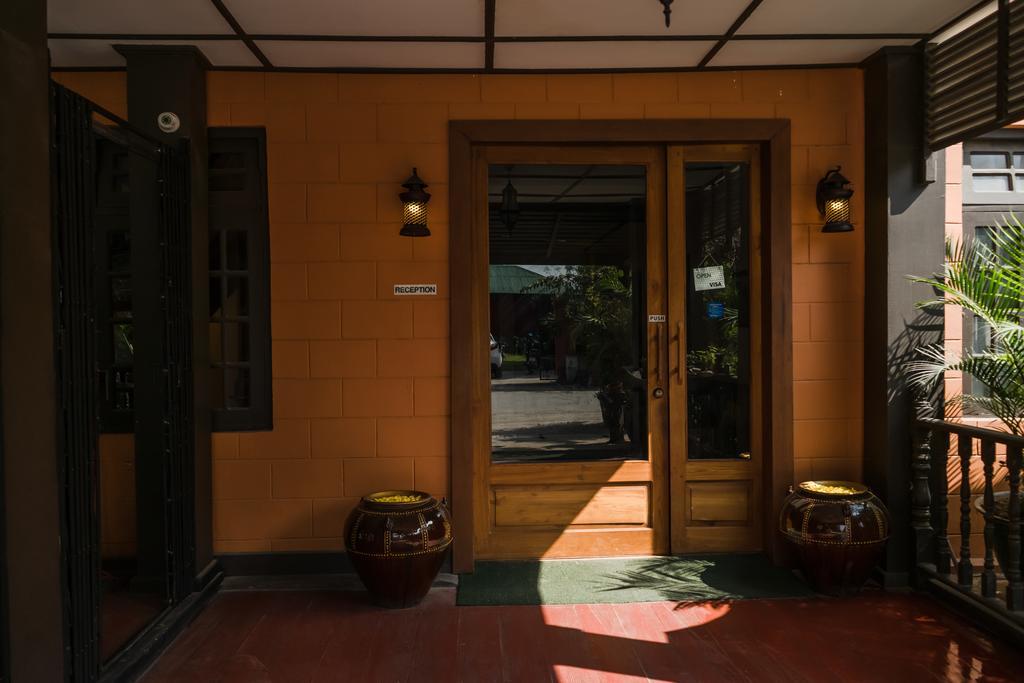 The Manor Hotel Nyaung Shwe Exterior photo