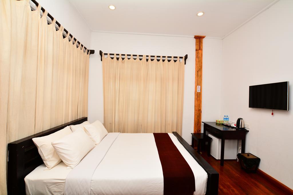The Manor Hotel Nyaung Shwe Exterior photo