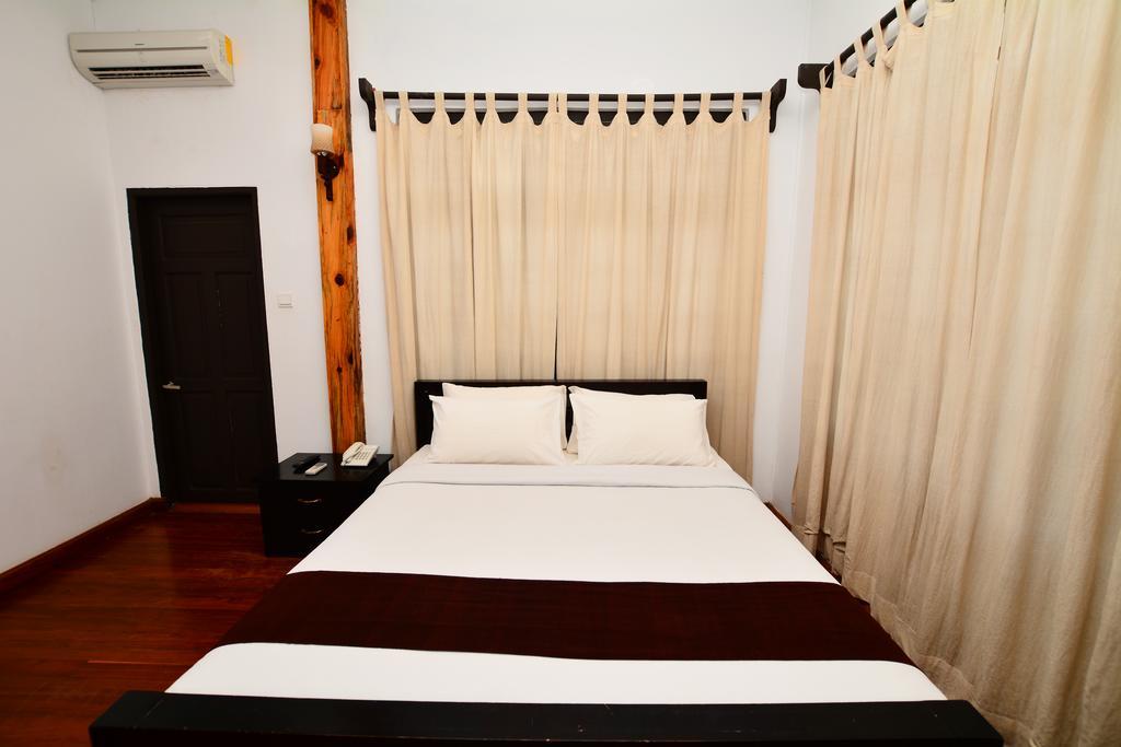 The Manor Hotel Nyaung Shwe Exterior photo